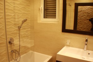 6-bathroom3